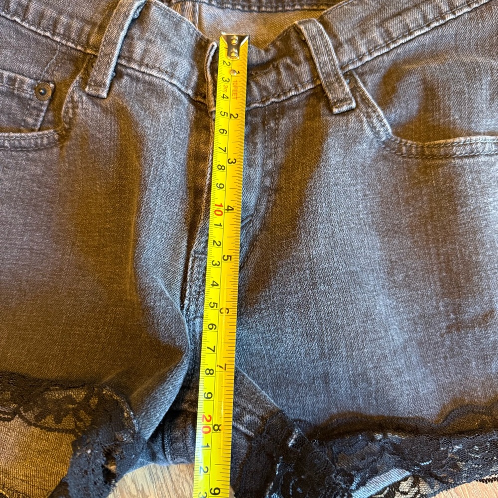 Women's Black Levi Denim Shorts with Lace Trim size 7 - Picture 8 of 12